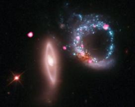 Anillo de agujeros negros en una colisión de galaxias